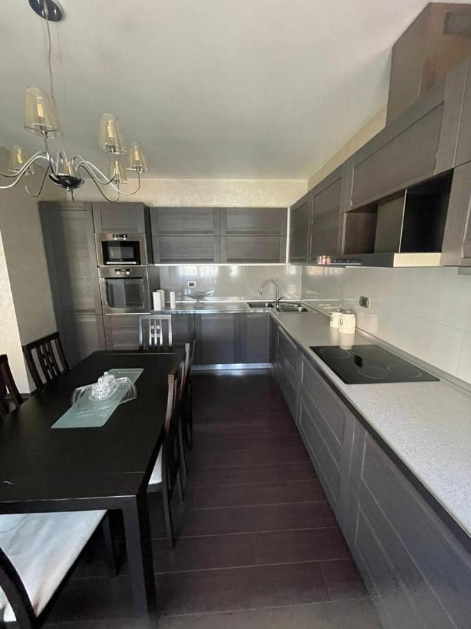 Luxury Apartment City Centre Тирана Екстериор снимка